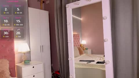 Snapshot of nikkivelvets chatting on April 21, 2026, 6:52 am NikkiVelvets online show from April 21, 2026, 6:52 am