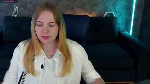 nikkyreyyy online show from May 16, 2026, 5:48 am