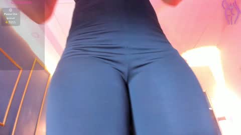 Snapshot of nikkysmiith chatting on February 6, 2025, 2:11 am online show from February 6, 2025, 2:11 am