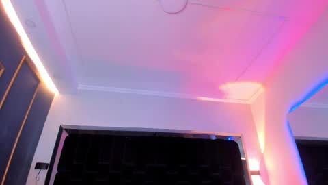 Snapshot of nikkysmiith chatting on February 13, 2025, 7:21 pm online show from February 13, 2025, 7:21 pm