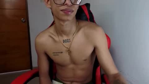 niklaus_wolf online show from March 17, 2026, 7:06 pm