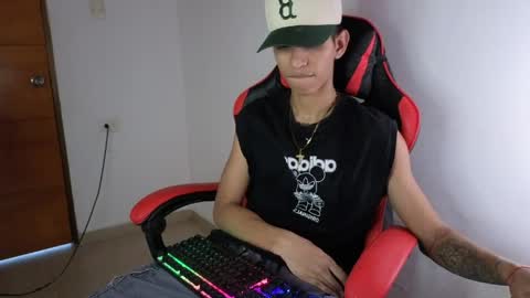 niklaus_wolf online show from April 19, 2026, 8:55 pm