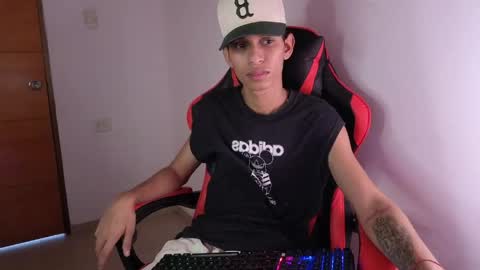 niklaus_wolf online show from April 24, 2026, 8:33 pm