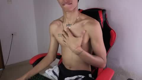 niklaus_wolf online show from April 28, 2026, 8:14 pm