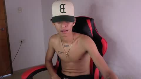 niklaus_wolf online show from April 29, 2026, 7:53 pm