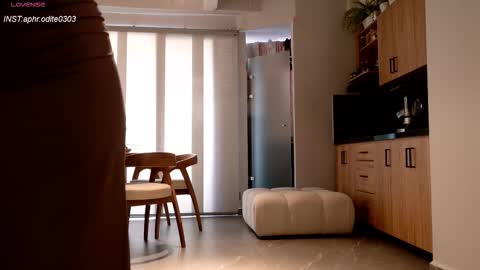 Snapshot of nikol_je chatting on September 29, 2025, 9:08 pm Nicole cam online show from September 29, 2025, 9:08 pm