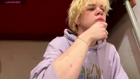 Snapshot of nikolasbucks chatting on December 2, 2025, 6:03 pm nikolasbucks online show from December 2, 2025, 6:03 pm