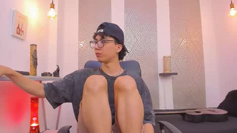    online show from October 10, 2025, 5:39 am