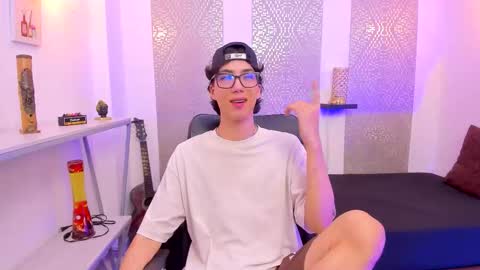    online show from October 22, 2025, 4:24 am