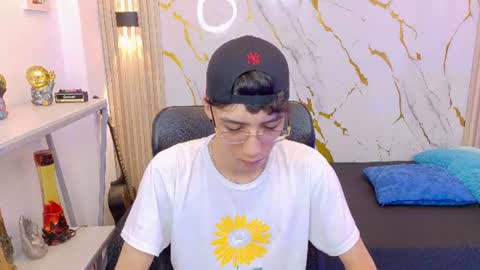 Snapshot of nikolay_gregori chatting on June 25, 2026, 4:23 am online show from June 25, 2026, 4:23 am