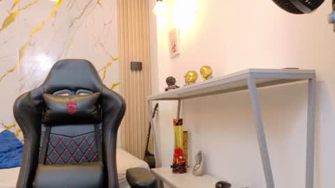 Snapshot of nikolay_gregori chatting on July 4, 2026, 4:51 am online show from July 4, 2026, 4:51 am