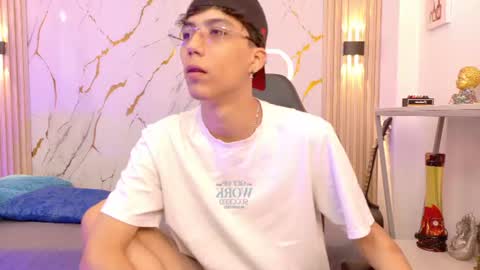 Snapshot of nikolay_gregori chatting on July 17, 2026, 4:19 am online show from July 17, 2026, 4:19 am