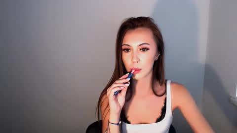 nikonara_ online show from November 17, 2025, 1:39 pm