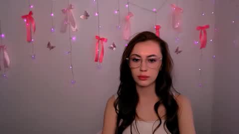nikonara_ online show from April 26, 2026, 10:46 am