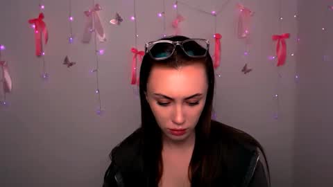 nikonara_ online show from April 27, 2026, 12:14 pm