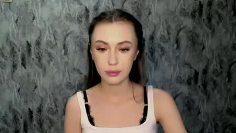 nikonara_ online show from June 22, 2026, 11:51 am