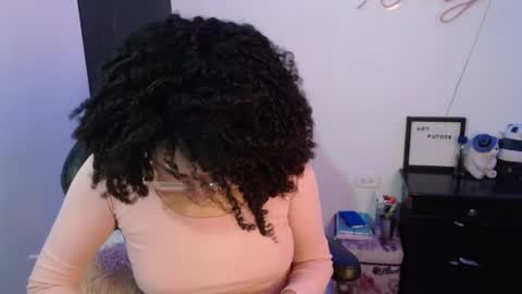 Snapshot of niky_golden chatting on February 3, 2025, 6:02 am Nicole GTM-5 1100 pm - 700 am online show from February 3, 2025, 6:02 am