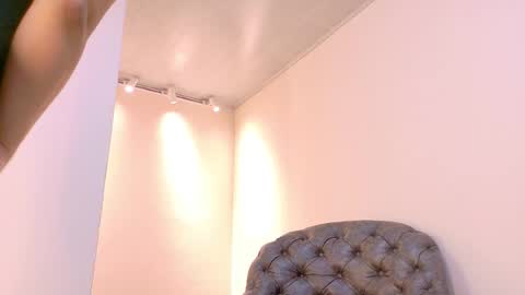  NIKY SMIT  online show from September 30, 2025, 10:42 am