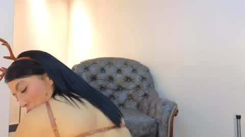  NIKY SMIT  online show from November 29, 2025, 11:02 am