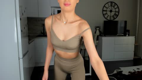 Snapshot of nilliluv chatting on January 21, 2025, 8:08 am Bella online show from January 21, 2025, 8:08 am