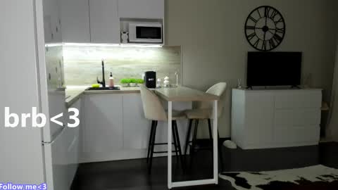 Snapshot of nilliluv chatting on February 22, 2025, 2:41 pm Bella online show from February 22, 2025, 2:41 pm