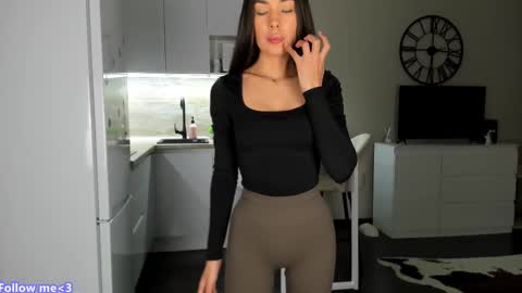 Snapshot of nilliluv chatting on February 27, 2025, 6:31 pm Bella online show from February 27, 2025, 6:31 pm