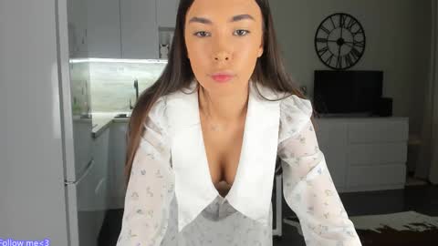 Snapshot of nilliluv chatting on February 28, 2025, 2:42 pm Bella online show from February 28, 2025, 2:42 pm