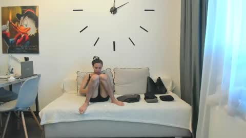 Snapshot of nilliluv chatting on June 19, 2026, 2:54 pm Bella online show from June 19, 2026, 2:54 pm