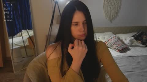 Jennet online show from November 4, 2025, 5:45 pm