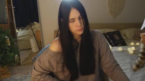 Jennet online show from January 5, 2026, 6:44 pm