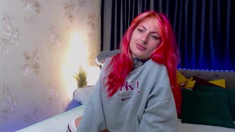 Snapshot of nina_b1um chatting on October 3, 2025, 5:59 am Nina online show from October 3, 2025, 5:59 am