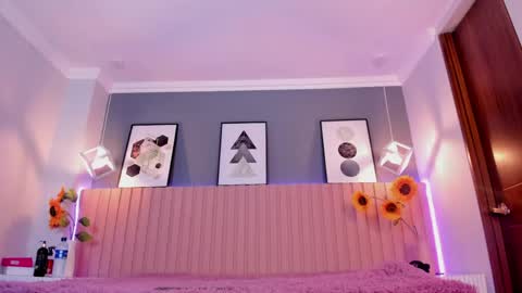 nina_ford_ online show from May 1, 2026, 3:11 am