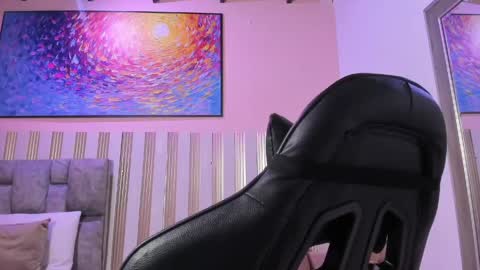 nina_glow_ online show from May 6, 2026, 11:37 am