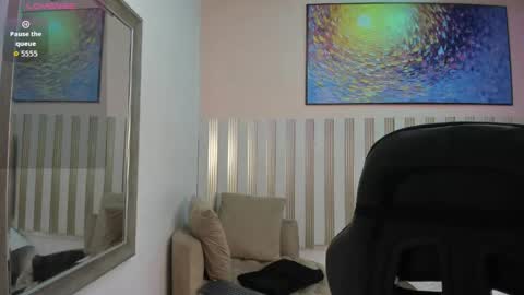 nina_glow_ online show from May 19, 2026, 11:27 am