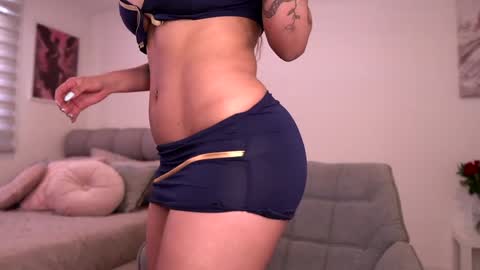 Snapshot of nina_mon chatting on October 10, 2025, 9:03 pm Angie online show from October 10, 2025, 9:03 pm