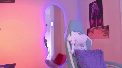 Snapshot of nina_strawberry chatting on December 2, 2025, 9:47 am Nina Neon Nostrade online show from December 2, 2025, 9:47 am