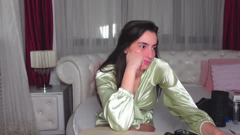 Snapshot of ninacrystal chatting on December 9, 2024, 6:34 am NinaCrystal online show from December 9, 2024, 6:34 am