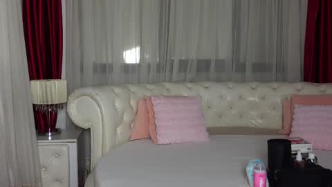 Snapshot of ninacrystal chatting on February 14, 2025, 6:12 am NinaCrystal online show from February 14, 2025, 6:12 am