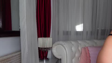 Snapshot of ninacrystal chatting on February 14, 2025, 12:14 pm NinaCrystal online show from February 14, 2025, 12:14 pm