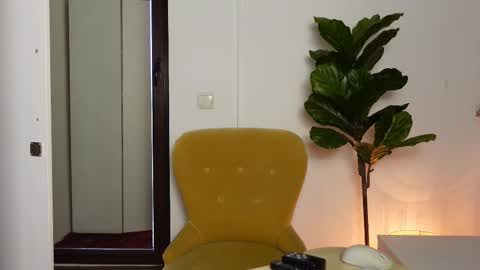 Snapshot of ninacrystal chatting on September 17, 2025, 7:43 am NinaCrystal online show from September 17, 2025, 7:43 am