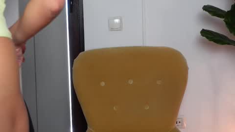 Snapshot of ninacrystal chatting on October 28, 2025, 9:02 am NinaCrystal online show from October 28, 2025, 9:02 am