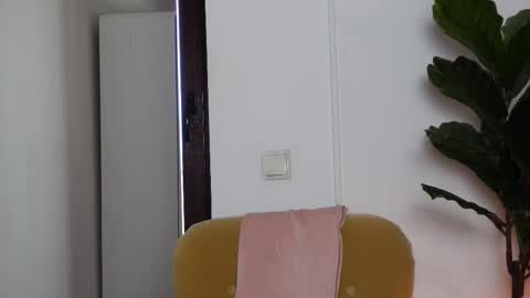 Snapshot of ninacrystal chatting on November 12, 2025, 8:26 am NinaCrystal online show from November 12, 2025, 8:26 am