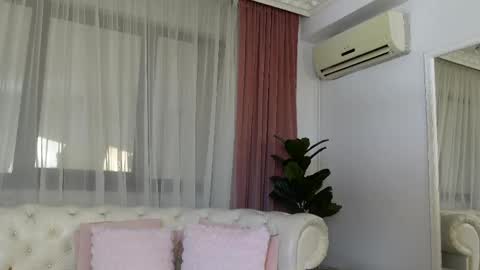 Snapshot of ninacrystal chatting on May 30, 2026, 9:28 am NinaCrystal online show from May 30, 2026, 9:28 am
