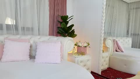 NinaCrystal online show from June 19, 2026, 9:57 am