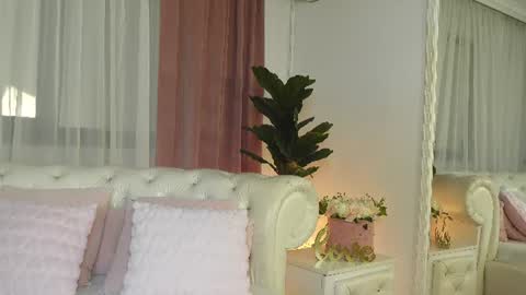 NinaCrystal online show from July 20, 2026, 10:39 am
