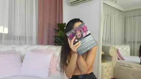 NinaCrystal online show from July 28, 2026, 10:32 am