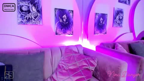 Snapshot of ninadanger chatting on December 4, 2024, 5:44 pm Heyyy guys Im Ninas crazy online show from December 4, 2024, 5:44 pm