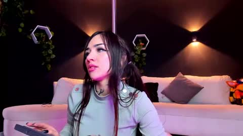 Snapshot of ninadanger chatting on March 5, 2025, 4:24 pm Heyyy guys Im Ninas crazy online show from March 5, 2025, 4:24 pm