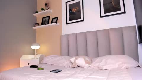 Alisson online show from February 21, 2025, 9:00 pm