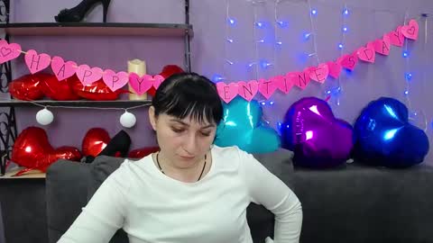 ninaflawlees online show from February 6, 2025, 5:35 am